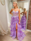 Robe de bal à corset perlé lavande avec volants superposés et fente