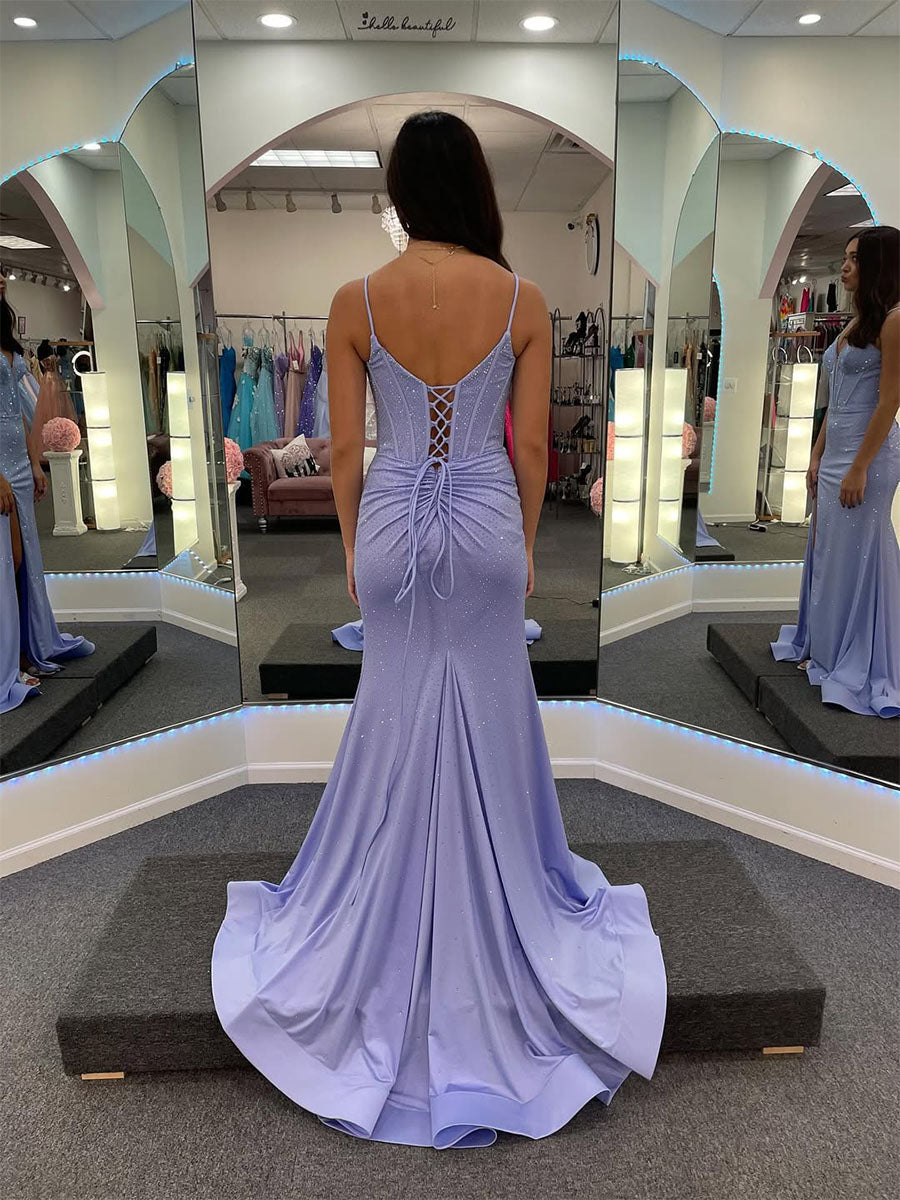 Vestido longo de baile com corpete tipo espartilho lilás com brilho e fenda alta