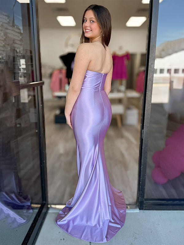 Vestido largo de fiesta lila sirena sin tirantes fruncido con abertura alta