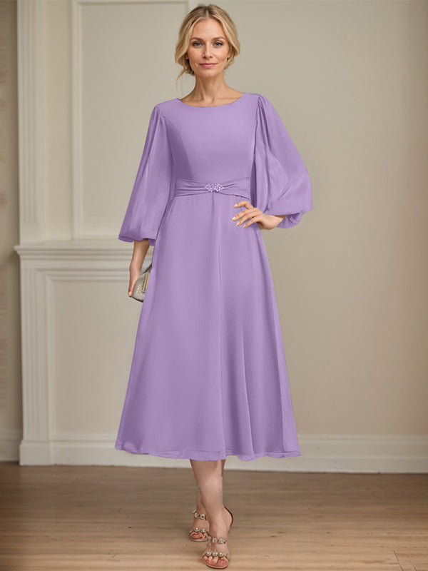A-Linien Rundhals Tee-Länge Chiffon Kleid für die Brautmutter mit Kristallbrosche und Plissees