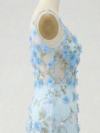 Vestido azul claro de tule para baile, sereia, decote profundo em V, com aplicações florais 3D