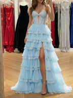Vestido de fiesta con corsé de encaje azul claro en capas y ribete brillante