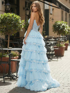 Vestido de fiesta con corsé de encaje azul claro en capas y ribete brillante