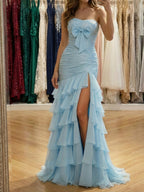 Vestido azul claro sereia longo para baile, sem alças, com babados e laço