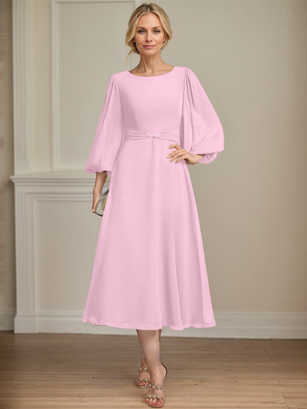 A-Linien Rundhals Tee-Länge Chiffon Kleid für die Brautmutter mit Kristallbrosche und Plissees