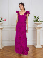 Vestido formal lilás justo com flores 3D e mangas com babados