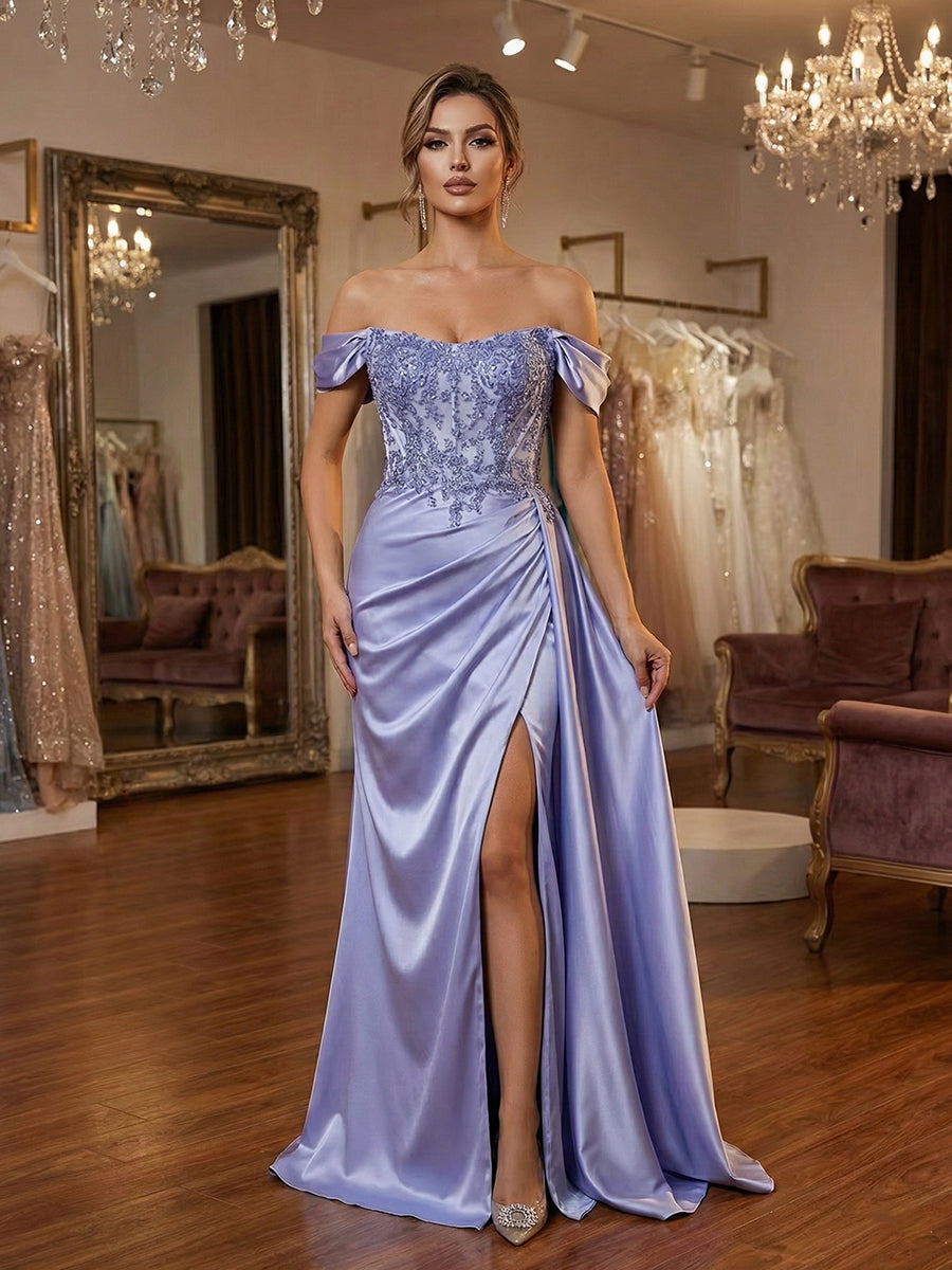 Vestido largo de fiesta lila con encaje aplicado y escote off-shoulder de satén con abertura