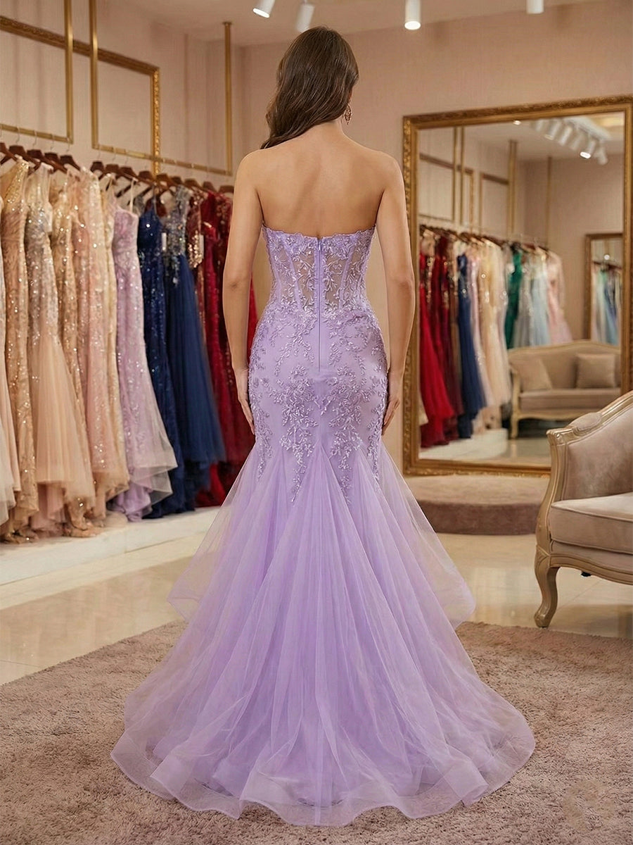 Vestido de fiesta sirena lila sin tirantes con encaje y apliques en escote corazón