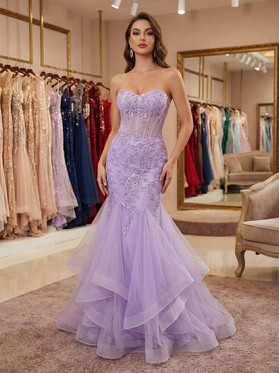 Vestido de fiesta sirena lila sin tirantes con encaje y apliques en escote corazón