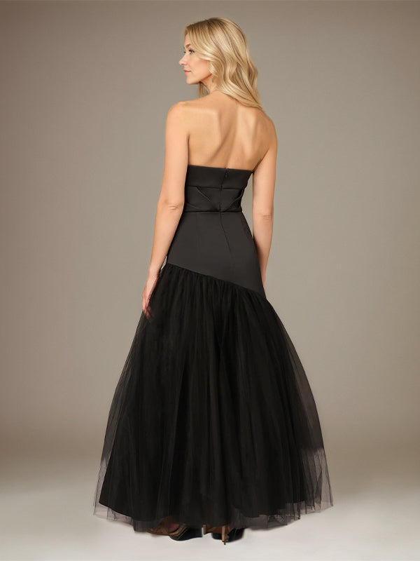 Vestido Longo Preto em Crepe Esticado, Linha A, Ombros à Mostra, Sem Mangas e Saia com Tule