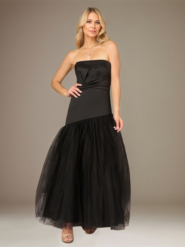Vestido Longo Preto em Crepe Esticado, Linha A, Ombros à Mostra, Sem Mangas e Saia com Tule