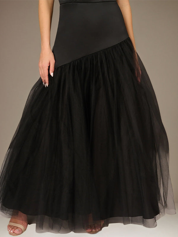 Vestido Longo Preto em Crepe Esticado, Linha A, Ombros à Mostra, Sem Mangas e Saia com Tule
