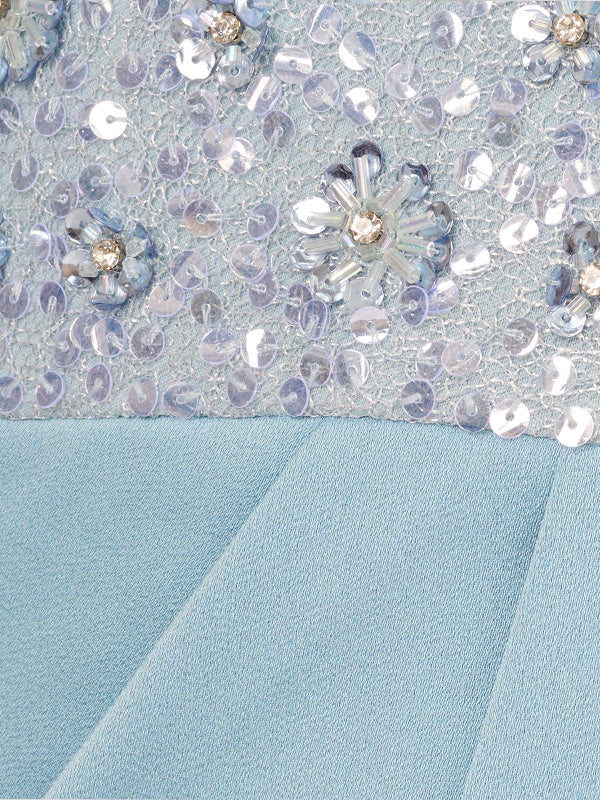 Abito lungo azzurro cielo chiaro in chiffon senza maniche con scollo a spalle scoperte e paillettes