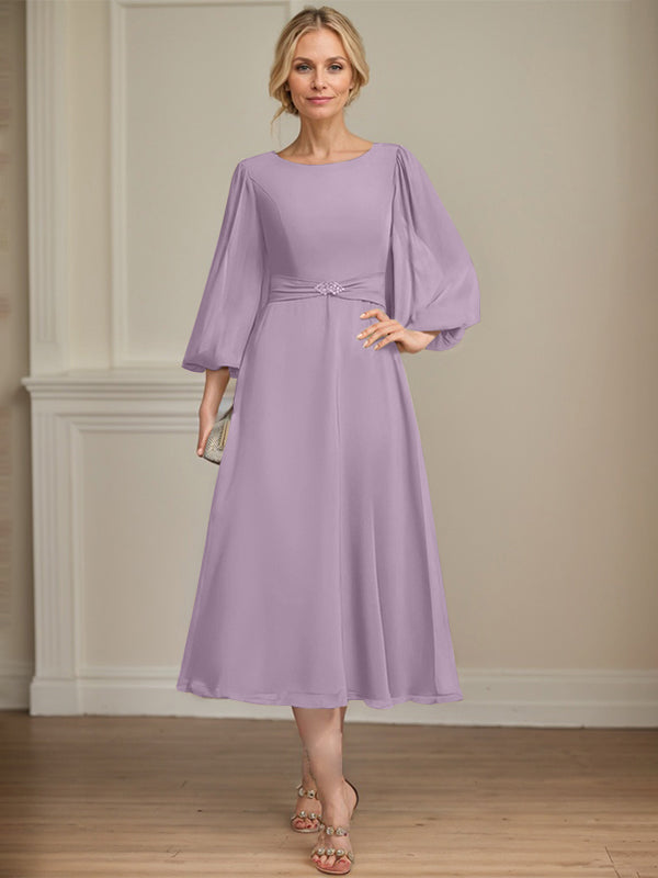 A-Linien Rundhals Tee-Länge Chiffon Kleid für die Brautmutter mit Kristallbrosche und Plissees