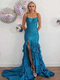 Abito lungo da sera sirena con spalline sottili, strass, volant e spacco