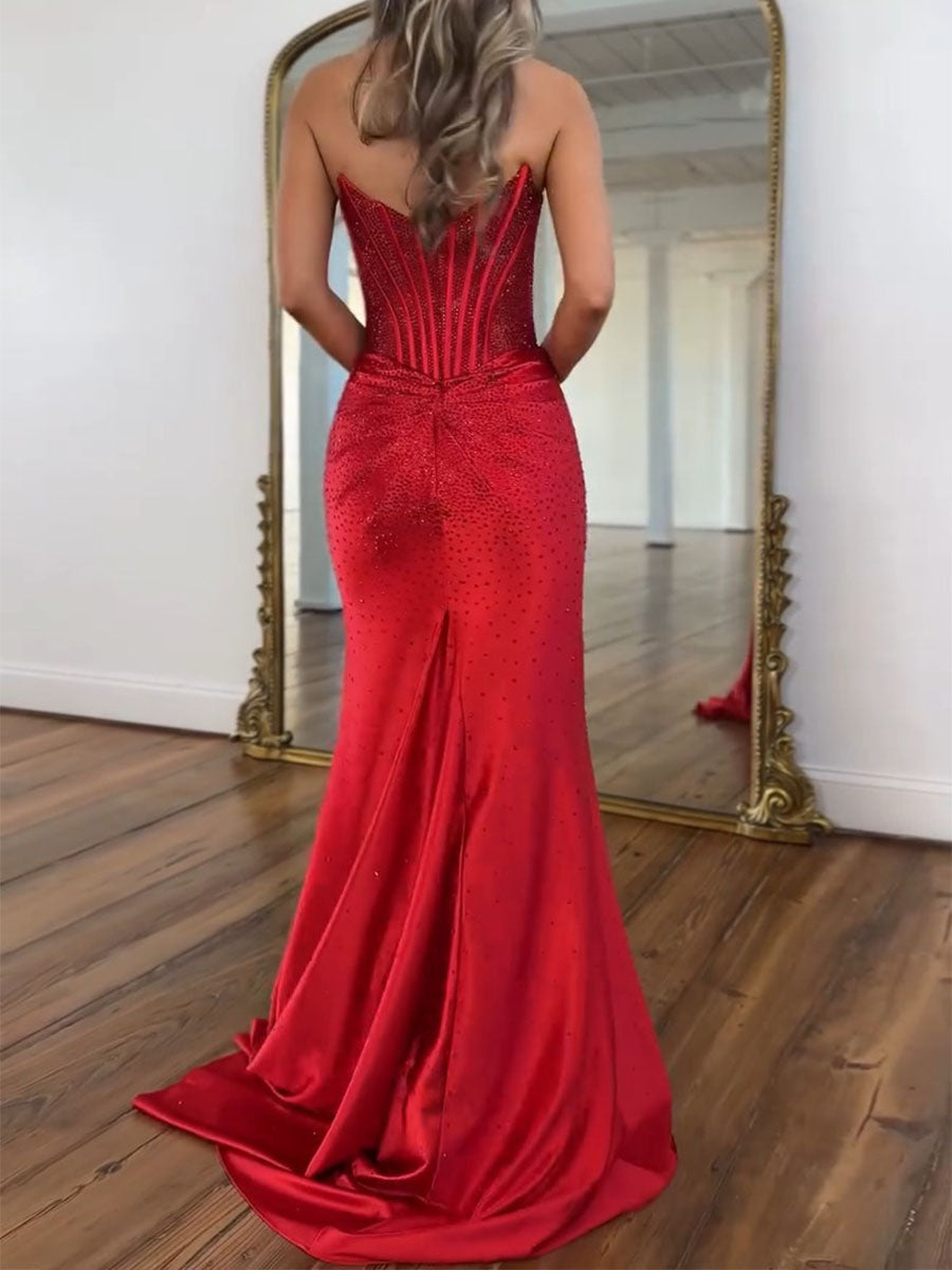 Vestido largo de fiesta sirena con corsé sin tirantes y cuentas, con abertura