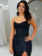 Vestido largo de fiesta sirena con corsé sin tirantes y cuentas, con abertura