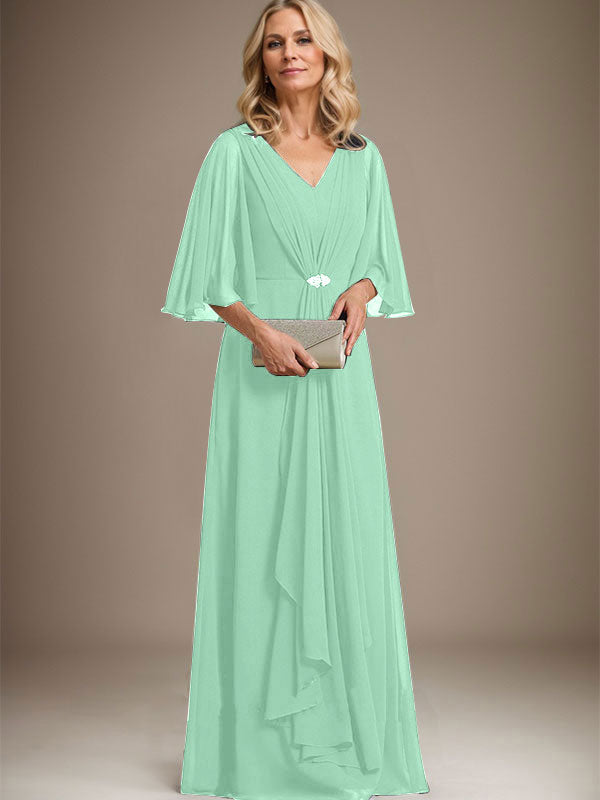 A-Linien V-Ausschnitt Bodenlanges Chiffon Kleid für die Brautmutter mit kaskadierenden Rüschen und Kristallbrosche