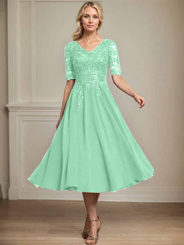 Robe de mère de la mariée en dentelle et chiffon longueur thé, ligne A, col en V avec sequins