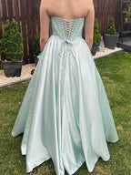 Vestido Longo de Baile em Linha A, Tomara que Caia, Corpete com Brilho e Corset Verde Menta