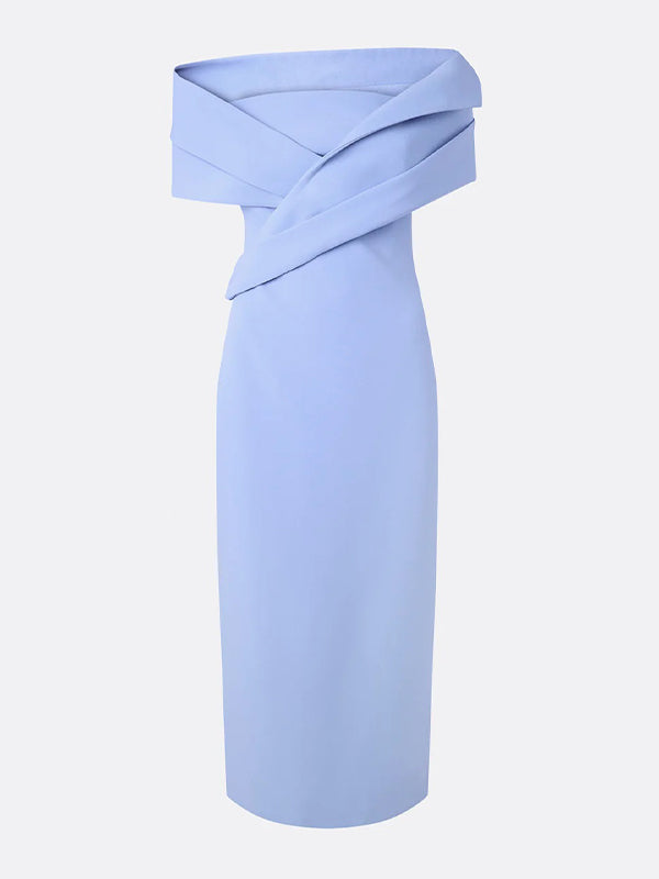 Vestido formal azul de crepe stretch, sem mangas, comprimento tea, com ombros à mostra