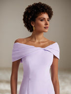 Vestido formal longo sereia lilás de crepe stretch, ombro a ombro e sem mangas