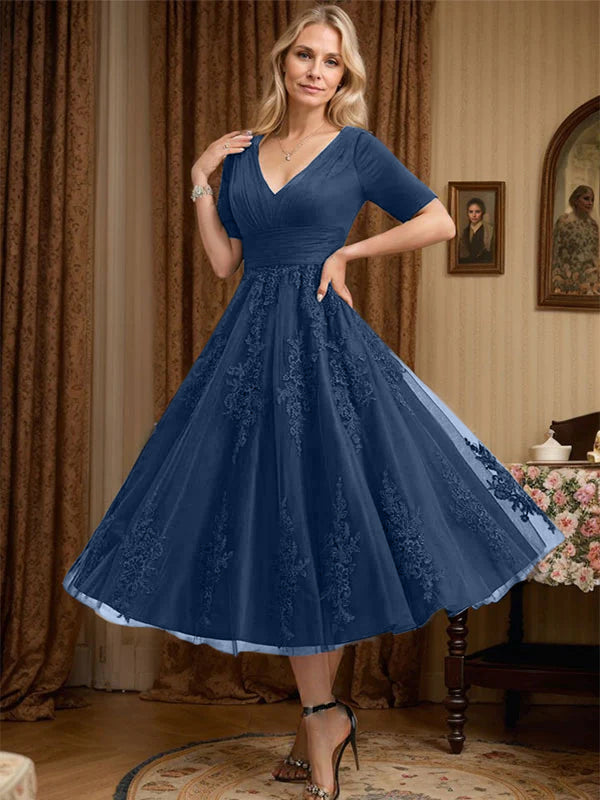 Robe de mère de la mariée en tulle et dentelle ligne A col en V longueur thé avec plis