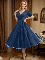 Robe de mère de la mariée en tulle et dentelle ligne A col en V longueur thé avec plis