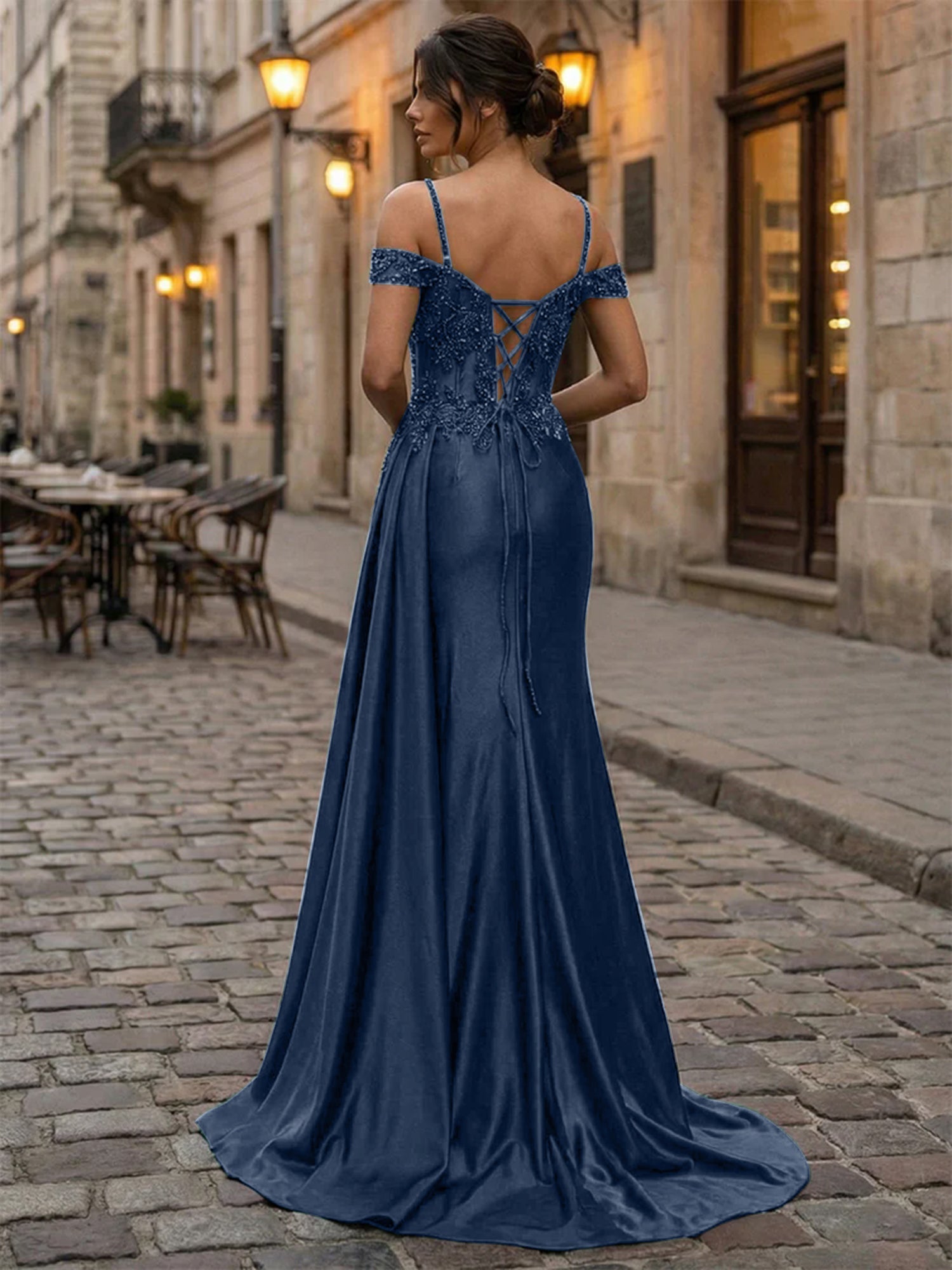 Vestido longo de festa verde esmeralda em cetim com corpete bordado