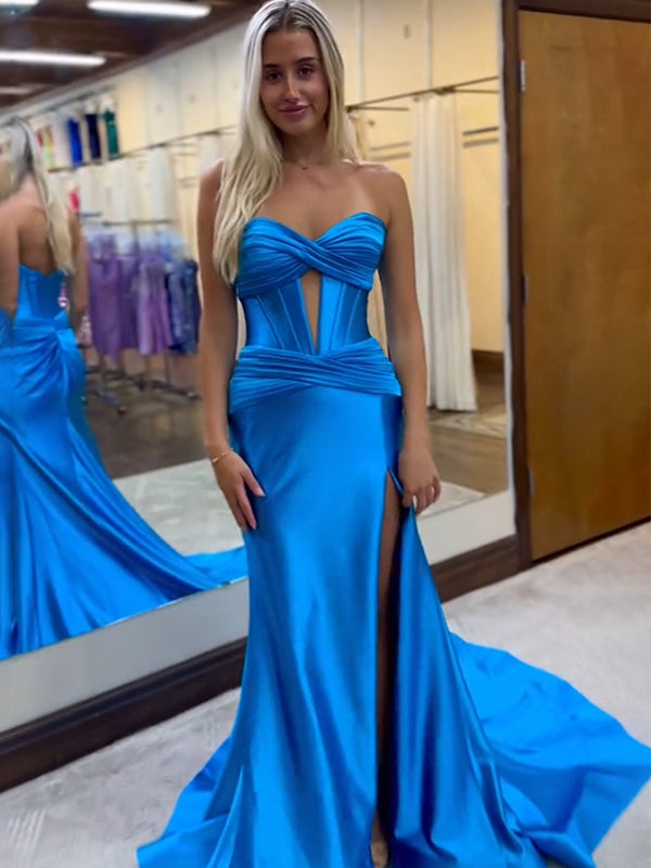 Abito da ballo blu navy a sirena con corsetto senza spalline e spacco