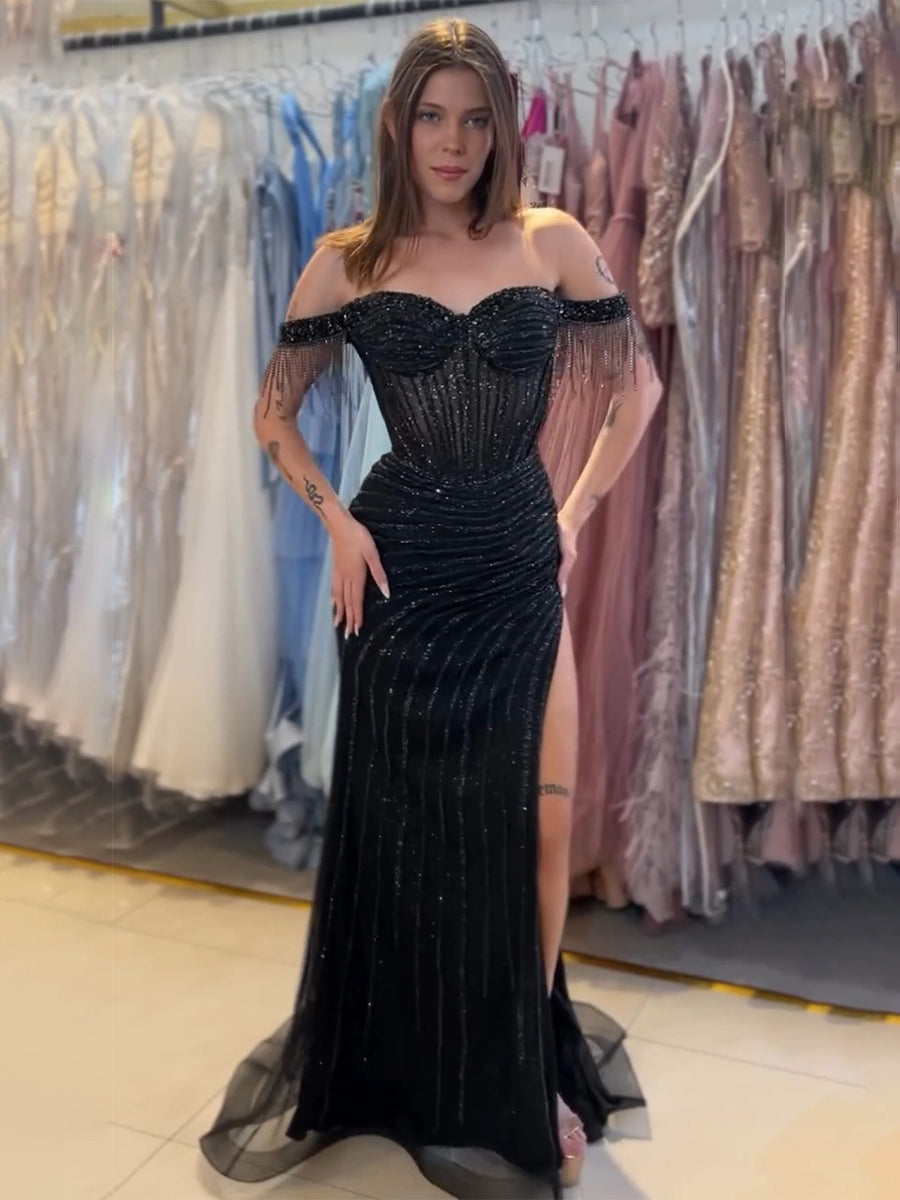 Abito da sera lungo in tulle con perline e spalline scoperte, decorato con paillettes a spirale