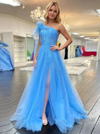 Robe de bal en tulle à bretelle unique, drapée et ligne A avec nœud