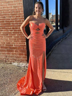 Robe de bal longue sirène orange sans bretelles avec perles