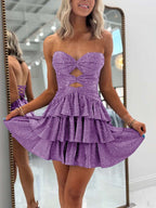 Vestido corto de fiesta satinado en línea A sin tirantes con escote corazón y abertura tipo ojo de cerradura
