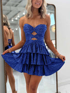 Vestido corto de fiesta satinado en línea A sin tirantes con escote corazón y abertura tipo ojo de cerradura