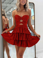 Vestido corto de fiesta satinado en línea A sin tirantes con escote corazón y abertura tipo ojo de cerradura