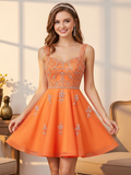 A-Linien Sweetheart Satin Homecoming Kleid mit Perlenbesatz
