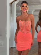 Robe courte de bal de promo bustier ajusté sans bretelles ornée de perles