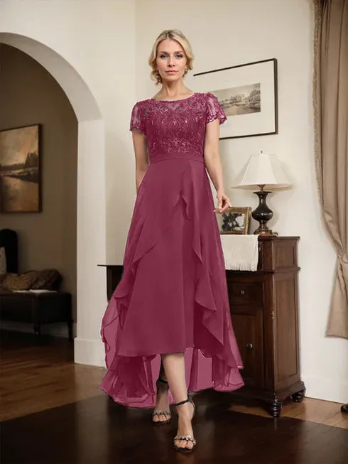 Robe mère de la mariée en chiffon et dentelle, ligne A, encolure dégagée illusion, asymétrique, avec nœud, volants et sequins