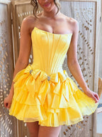 Vestido Curto de Cetim Sem Alças, Corte A, para Festa de Volta às Aulas com Laço