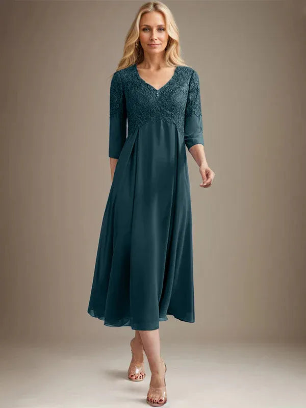 Vestido línea A con escote en V, largo hasta el té, de gasa y encaje para madre de la novia con pedrería