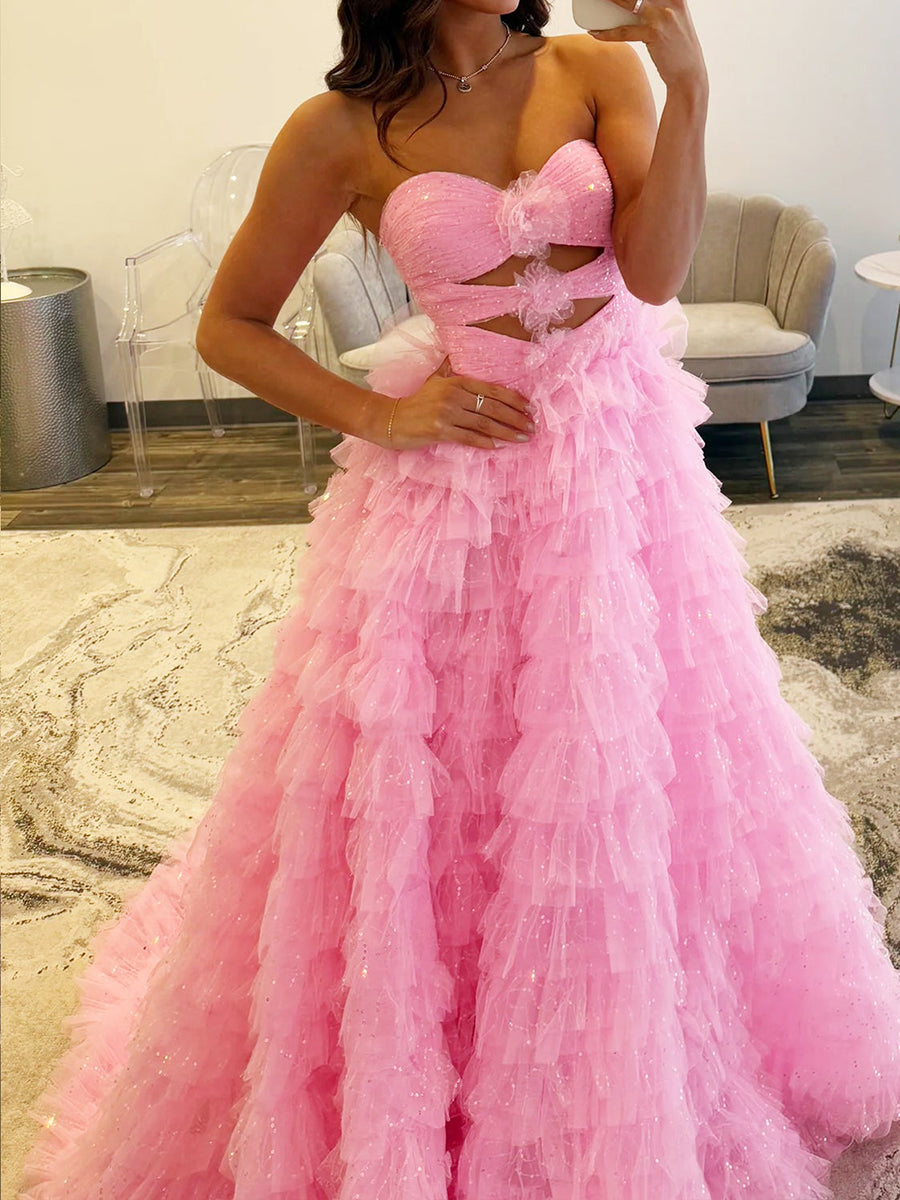 Abito da ballo rosa in tulle glitterato con balze e dettagli cutout