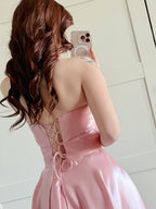 Robe de bal bustier rose en satin en ligne A avec col rabattable