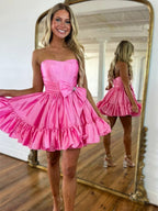 Vestido corto de regreso a casa satinado sin tirantes con corte en A y lazo