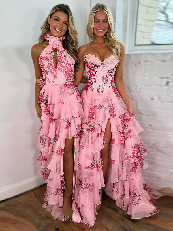 Vestido longo rosa evasê, tomara que caia, decote coração, estampa, camadas de tule com fenda
