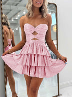 Vestido corto de fiesta satinado en línea A sin tirantes con escote corazón y abertura tipo ojo de cerradura
