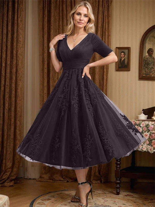Robe de mère de la mariée en tulle et dentelle ligne A col en V longueur thé avec plis