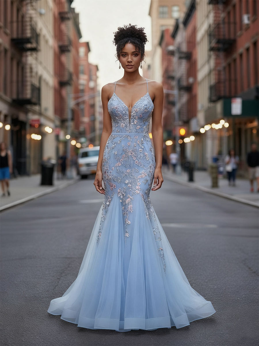 Vestido de baile sereia de tule com decote profundo em V e bordado floral