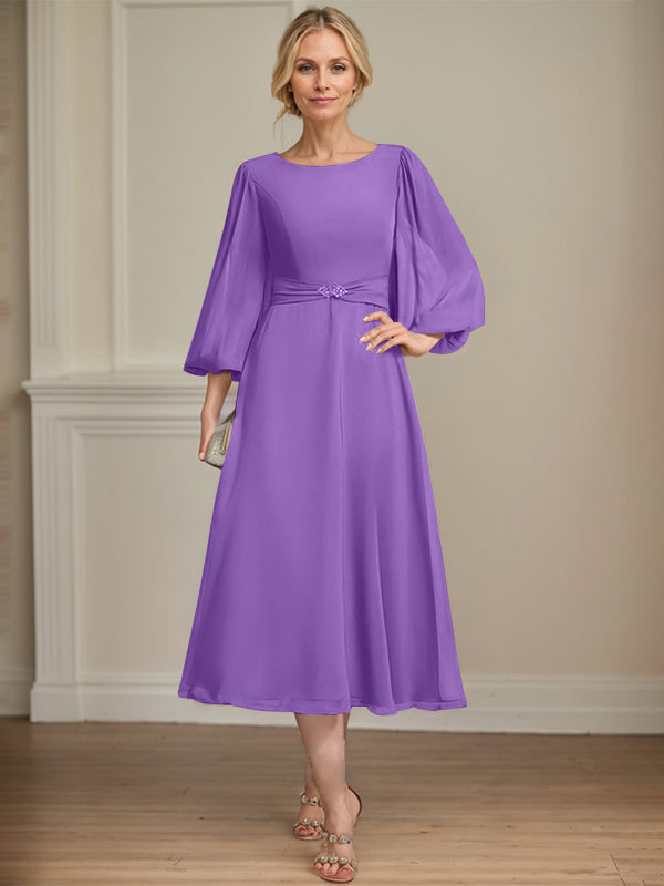 A-Linien Rundhals Tee-Länge Chiffon Kleid für die Brautmutter mit Kristallbrosche und Plissees