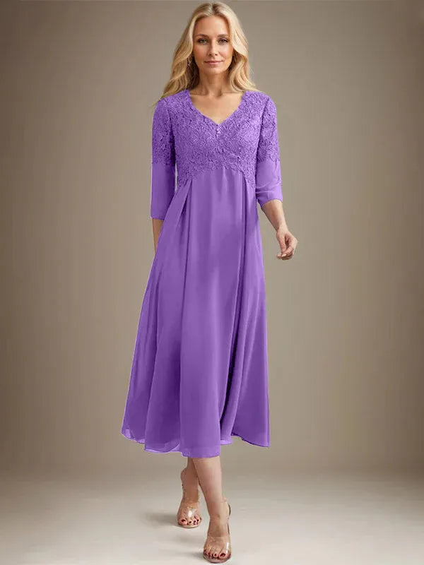 Vestido línea A con escote en V, largo hasta el té, de gasa y encaje para madre de la novia con pedrería